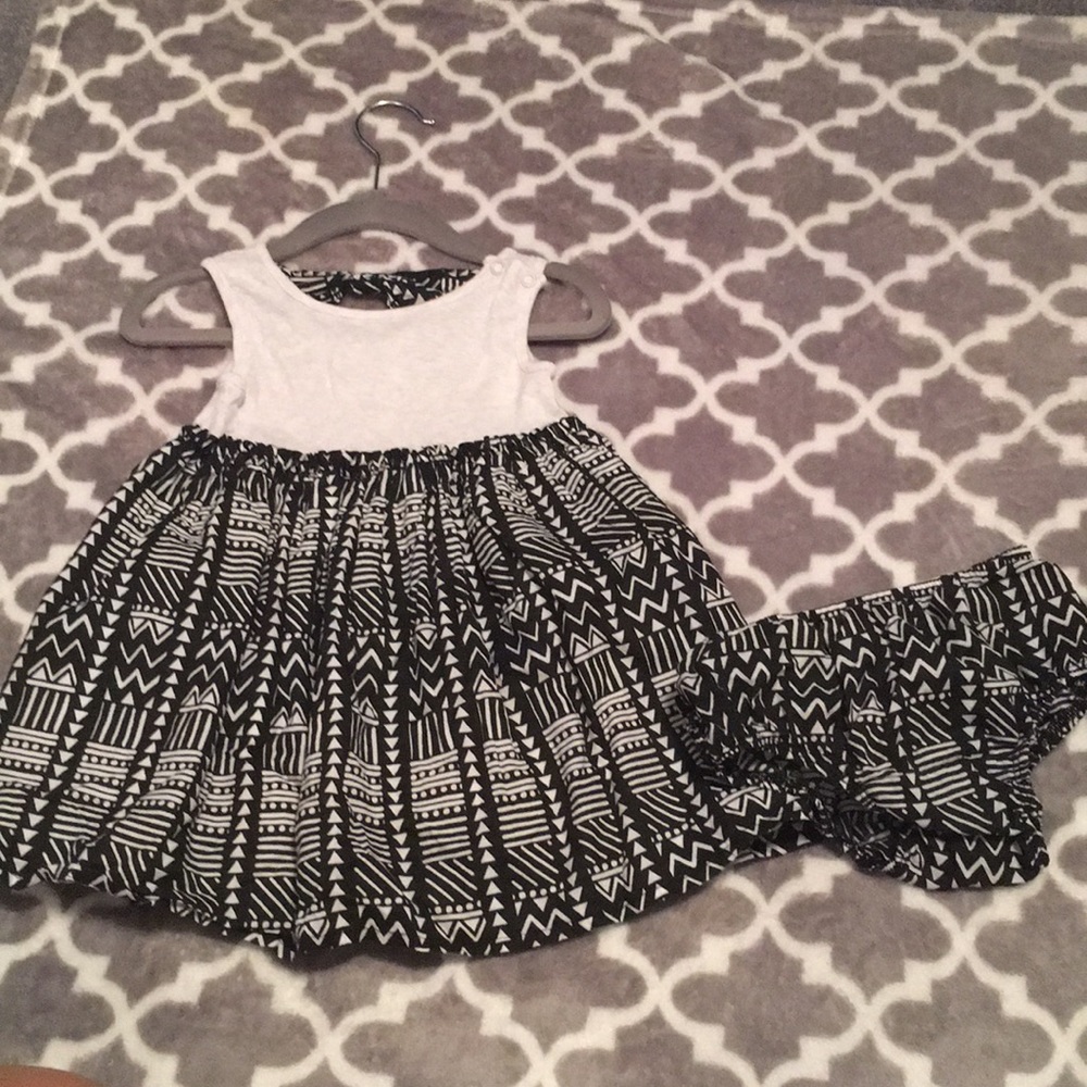 Baby girls dress size 12M